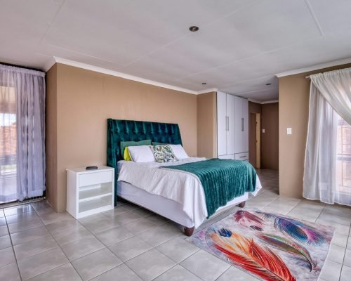 pexels-alexander-f-ungerer-157458816-30705306